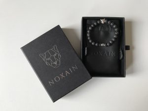 Cooles Herren Armband der Marke Noxain. Perfekt geschmiedetes Silber in KOmbination mit einem Armband aus Vulkanstein.